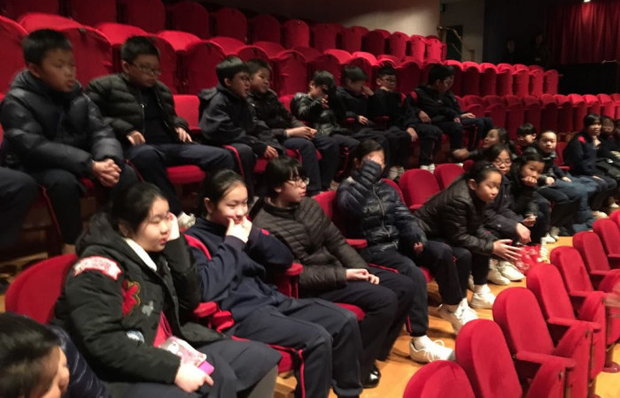 02a 同學到元朗劇院參加舞台效果導賞之旅,瞭解了不少幕後製作的技術。